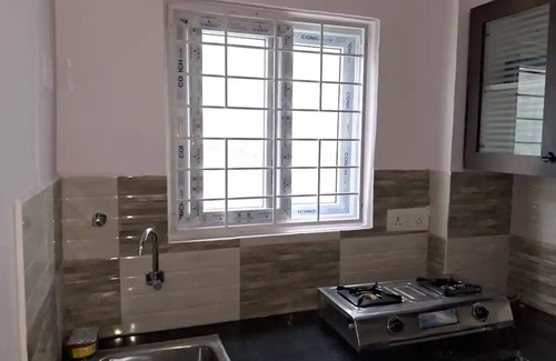 Kondapur Apartment | Cozy 1BR Queen Suite by Botanical Gardens: Flat 501