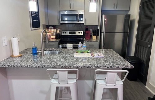 Cumberland Apartment | Cozy 1BR Retreat - 15min to Midtown ATL - 1mi to Truist Park - Free Parking