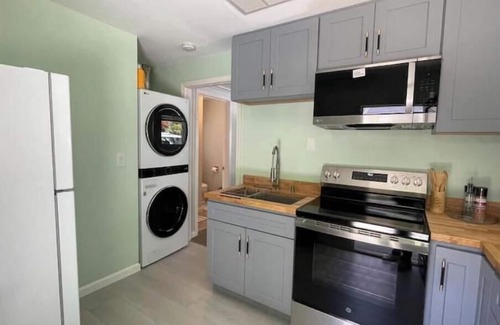 Bothell House | Cozy 1BR w/Garden Oasis and Free Parking