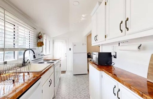 North Beach Apartment | Cozy 1st Level Beach House - Walk Everywhere