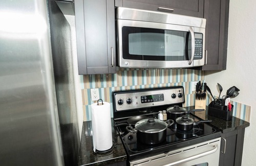 Port Tampa City Apartment | Cozy 2/1 Bedroom Luxury Condo, mins from Downtown, Airport, Beaches.