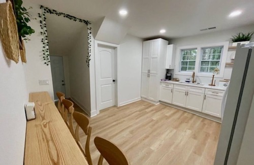Church Street Apartment | Cozy 2/1 Duplex 10 minutes from ATL Airport- Unit B