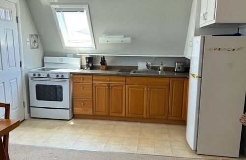 South End Cottage | Cozy 2-bdrm cottage 2nd floor in quiet south end Ocean City. AC, WiFi, big deck.