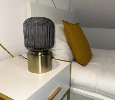 Clementswood House | Cozy 2 Bed Home in Ilford- Contractors & Groups Welcome