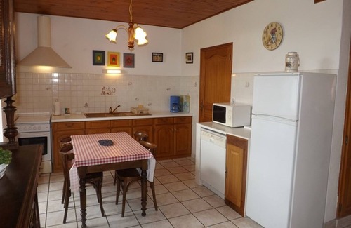Drugeac Cottage | Cozy 2-Bed Home with Terrace near Salers, Pet-Friendly and All Amenities Included