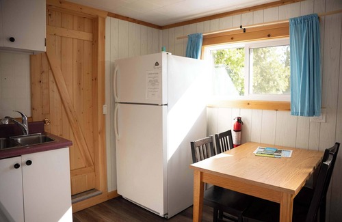 Tobermory Cabin | Cozy 2‑Bed Waterfront Cabin | Near Bruce Peninsula