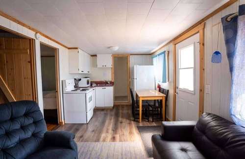 Tobermory Cabin | Cozy 2‑Bed Waterfront Cabin | Near Bruce Peninsula