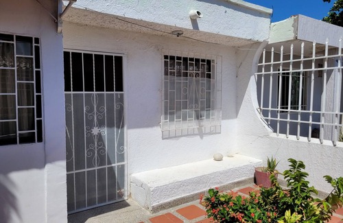 Comuna 3 Apartment | Cozy 2 bedroom 1 bathroom house.