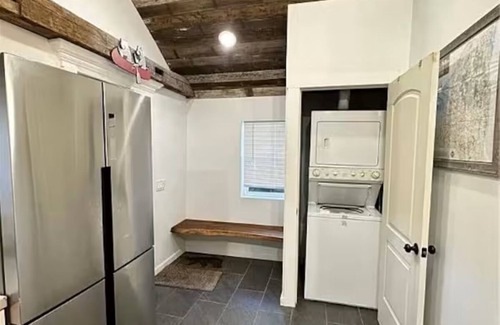 Parish House | Cozy 2-bedroom 1 bath Townhome close to I81 Perfect for Snowmobilers and Anglers