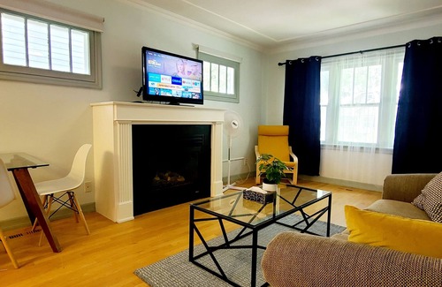 Whyte ave House | Cozy 2-Bedroom 7min Walk Distance to Hospital & UofA