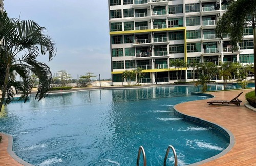 Taman Johor Jaya Apartment | Cozy 2-bedroom apartment in wonderful Johor Bahru with AC, fitness room