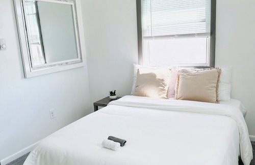 Springfield Apartment | Cozy 2-bedroom apartment,conveniently located next to major stores & boston road