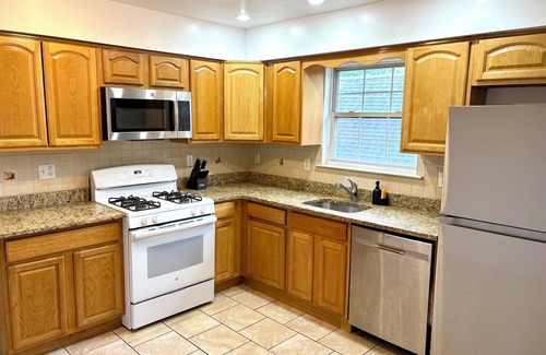 Forest Hill Apartment | Cozy 2-bedroom apartment with WiFi, AC, large outdoor balcony