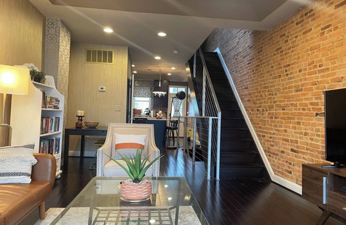 Greektown Apartment | Cozy 2-bedroom apartment in welcoming Baltimore with WiFi, AC