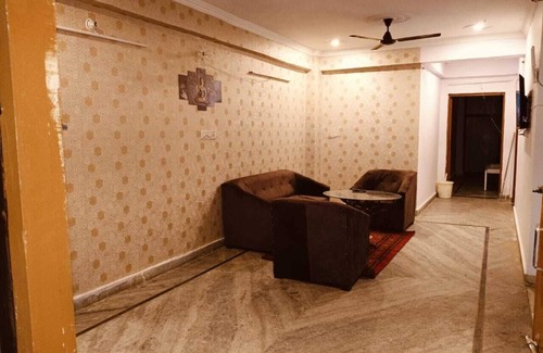 Indira Nagar Apartment | Cozy 2-bedroom apartment in tranquil Lucknow with WiFi, AC