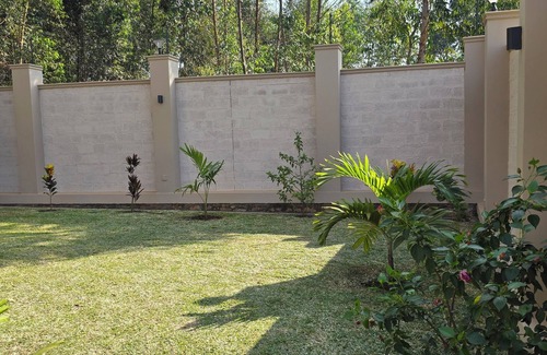 Kireka House | Cozy 2-bedroom apartment in Kampala with AC, WiFi - Desroches Luxury Villas-A21