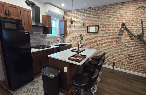 Reading Apartment | Cozy 2-bedroom apartment in charming Reading with WiFi, AC