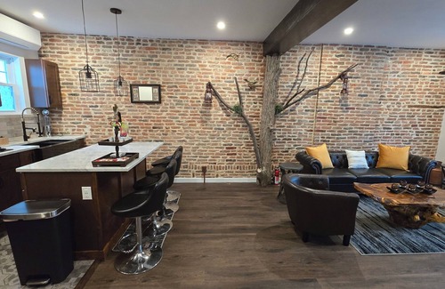 Reading Apartment | Cozy 2-bedroom apartment in charming Reading with WiFi, AC