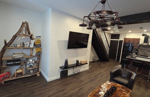 Reading Apartment | Cozy 2-bedroom apartment in charming Reading with WiFi, AC