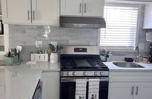 Hyde Park Apartment | Cozy 2-bedroom apartment in charming Boston with WiFi, AC. Commuter train