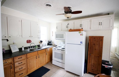 Lake Michigan Beach House | Cozy 2-bedroom bungalow in peaceful Coloma, close to beaches
