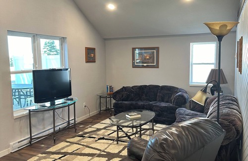 Luverne House | Cozy 2-bedroom bungalow in delightful Luverne with WiFi, AC