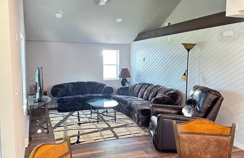 Luverne House | Cozy 2-bedroom bungalow in delightful Luverne with WiFi, AC