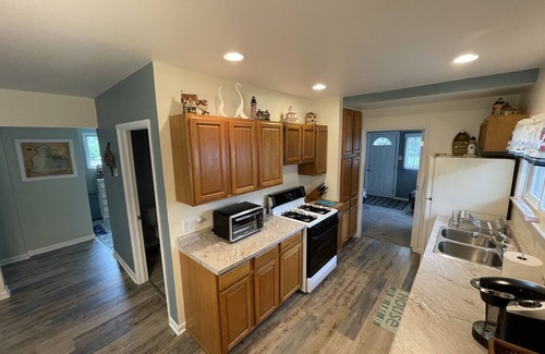 Harsens Island House | Cozy 2 Bedroom Cottage on Harsens Island With Dock And Water Access