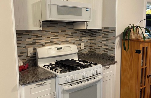 Campbell River House | Cozy 2-bedroom house across from beautiful Oyster Bay, south of Campbell River