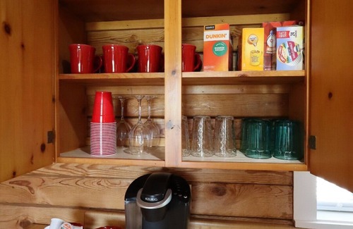 Inman Cabin | Cozy 2-bedroom cabin close to Interstates & Amenities-Boiling Springs, SC