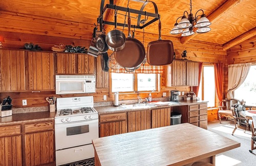 Kincheloe Cabin | Cozy 2-bedroom cabin in charming Pickford with WiFi