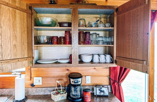 Kincheloe Cabin | Cozy 2-bedroom cabin in charming Pickford with WiFi