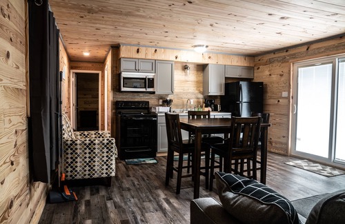 Bakerton Cabin | Cozy 2-bedroom cabin in delightful Albany on Dale Hollow Lake/w Slip #21