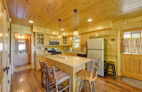 Bryson City Cabin | Cozy 2-bedroom cabin w/Mountain Views!