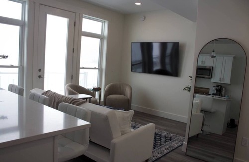 Alanson Condo | Cozy 2-bedroom condo in charming Alanson with WiFi, AC