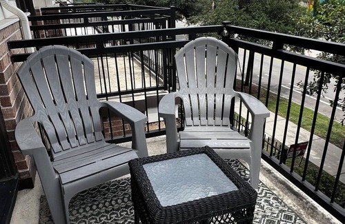 East Downtown Houston Condo | Cozy 2-bedroom condo in heart of East Downtown Houston with WiFi, AC