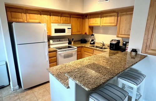 Mesquite House | Cozy 2-bedroom condo with pool, hot tub, fitness room & AC in amazing Mesquite