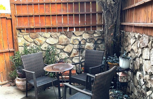 El Paso Condo | Cozy 2-bedroom condo with WiFi, AC in enchanting El Paso