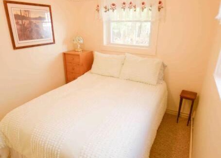 Branch House | Cozy 2 bedroom cottage, lakefront private beach