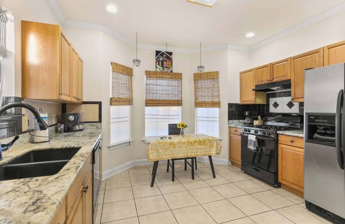 Algiers House | Cozy 2 bedroom Cottage with Double driveway!