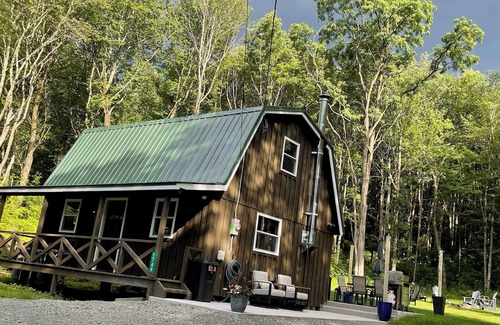 Thompson Cottage | Cozy 2-bedroom cottage with WiFi, AC, and Hot Tub on 10 acres.