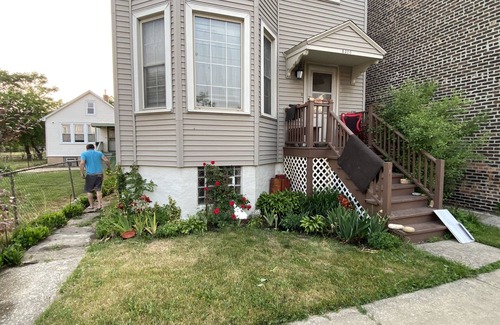 South Chicago Apartment | Cozy 2- bedroom – great kitchen – in a Lakefront Neighborhood