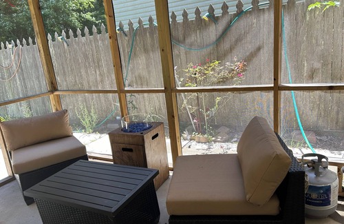 Norfolk - Virginia Beach House | Cozy 2 bedroom house with AC and WiFi in gorgeous Virginia Beach