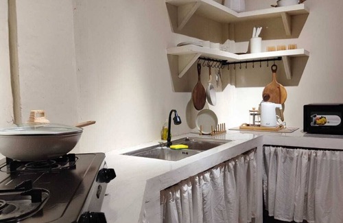 General Luna House | Cozy 2-bedroom home NEAR GL BEACH/MARKET.