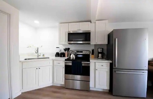 Rialto House | Cozy 2 bedroom home in Rialto