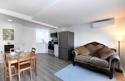 Rialto House | Cozy 2 bedroom home in Rialto