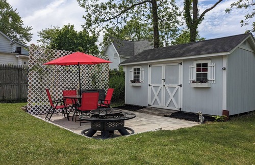 Oberlin House | Cozy 2 bedroom home, pleasant patio and fire-pit 1 block from Downtown Oberlin.