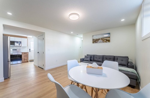 Southeast Calgary House | Cozy 2 bedroom house