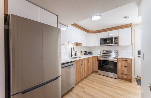 Southeast Calgary House | Cozy 2 bedroom house