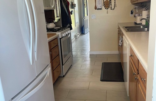 Sturgis House | Cozy 2-bedroom house in charming Sturgis with Beautiful sunsets on the lake.nn